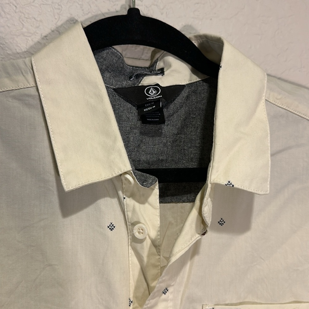 Volcom Button up - Picture 3 of 4
